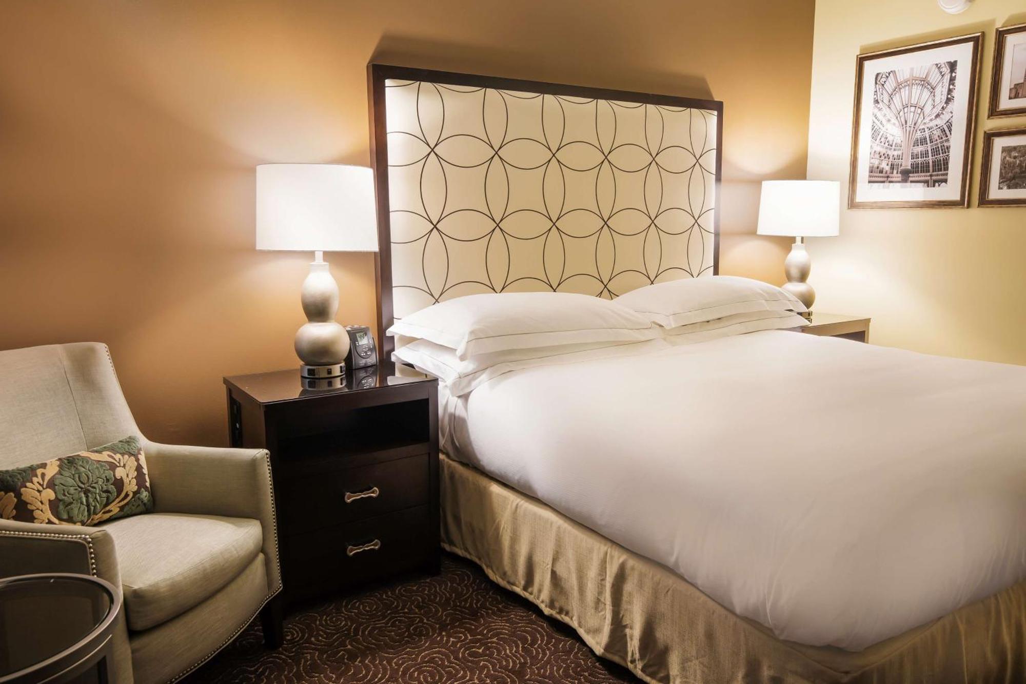 Executive King Room with Balcony and River View